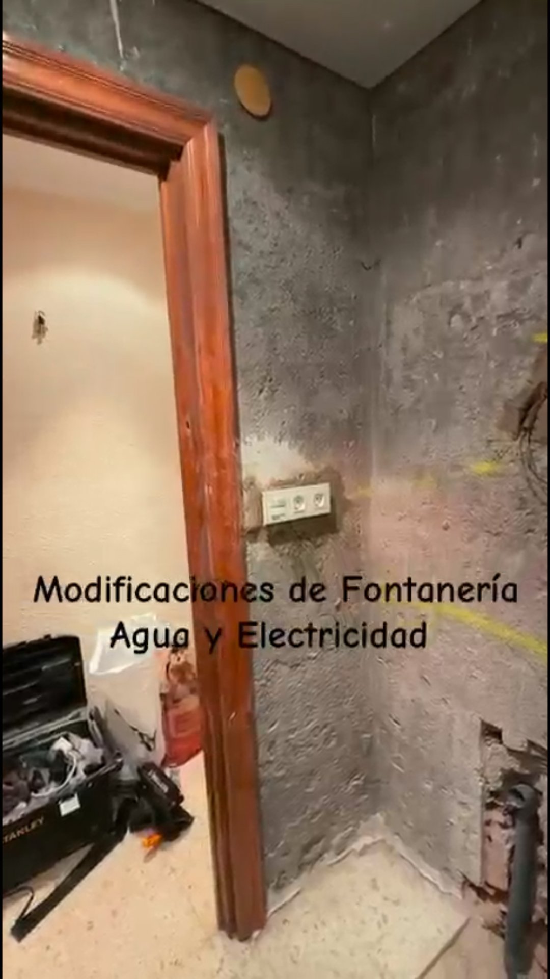 Modificación de fontanería de agua y electricidad